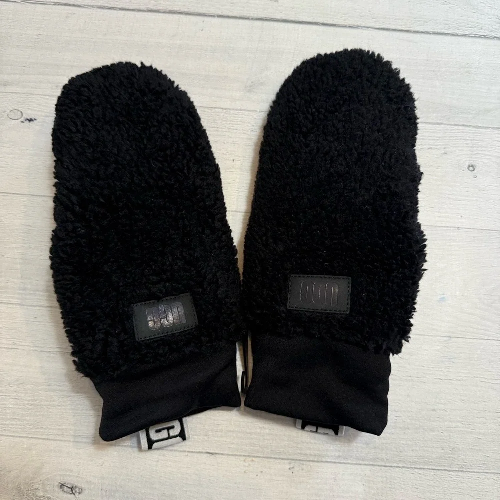 UGGfluff Mitten‎ With Logo Tape black womens L/XL